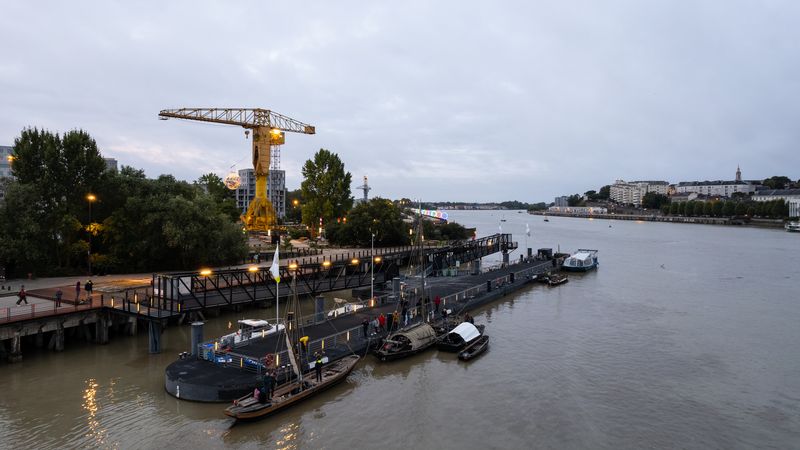 Les bateaux sont arrivés entre 7h30 et 8h30 sur le ponton des Chantiers, au pied de la grue Jaune. © Jean-Félix Fayolle Les bateaux sont arrivés entre 7h30 et 8h30 sur le ponton des Chantiers, au pied de la grue Jaune. © Jean-Félix Fayolle