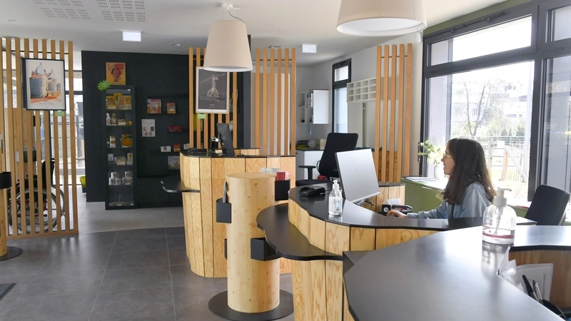 Après la livraison de nouvelles infrastructures d’accueil et techniques, les travaux en cours au Petit-Port consistent à réaménager le bar-restaurant et à créer un « espace aqualudique ». Après la livraison de nouvelles infrastructures d’accueil et techniques, les travaux en cours au Petit-Port consistent à réaménager le bar-restaurant et à créer un « espace aqualudique ».