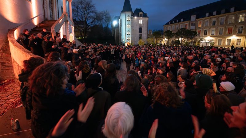 Sous la direction de Jane Héraud, la formation a répété depuis septembre avant de se produire chaque semaine pour le Voyage en Hiver © David Gallard Le Voyage à Nantes Sous la direction de Jane Héraud, la formation a répété depuis septembre avant de se produire chaque semaine pour le Voyage en Hiver © David Gallard Le Voyage à Nantes