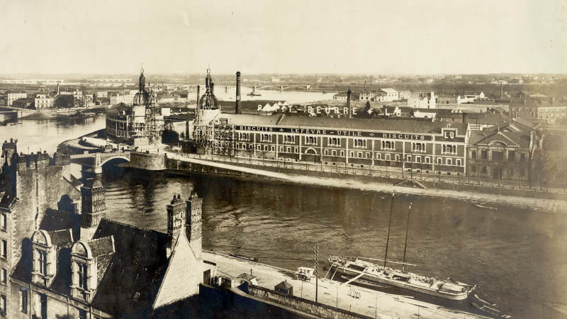 La construction des tours LU (© François Lauginie/Château des ducs de Bretagne – Musée d’Histoire de Nantes).
