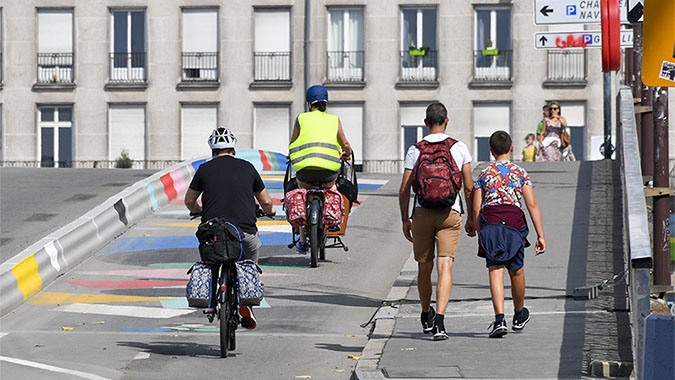 Comment la Métropole va encourager la marche et le vélo