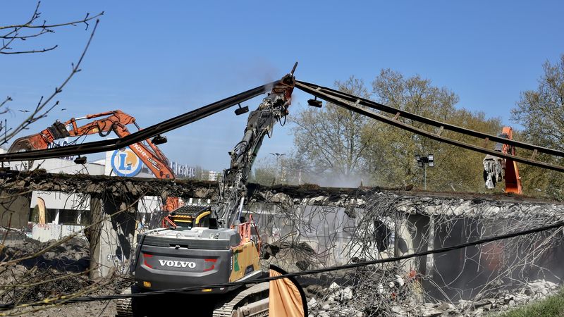 Les glissières et autres matériaux seront récupérés et recyclés par des entreprises du secteur. © Romain Boulanger