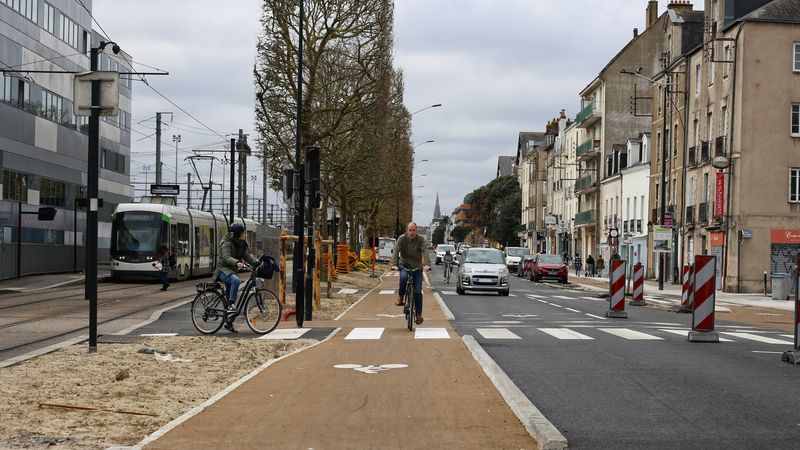 Boulevard Stalingrad, l'aménagement de la future Grande voie vélo Gare SNCF / Bottière-Chénaie est l'occasion de repenser entièrement l'espace public © Romain Boulanger.