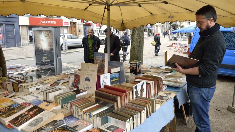 La foire aux livres vous attend place Saint Pierre le 29 mars ©Régis Routier La foire aux livres vous attend place Saint Pierre le 29 mars ©Régis Routier