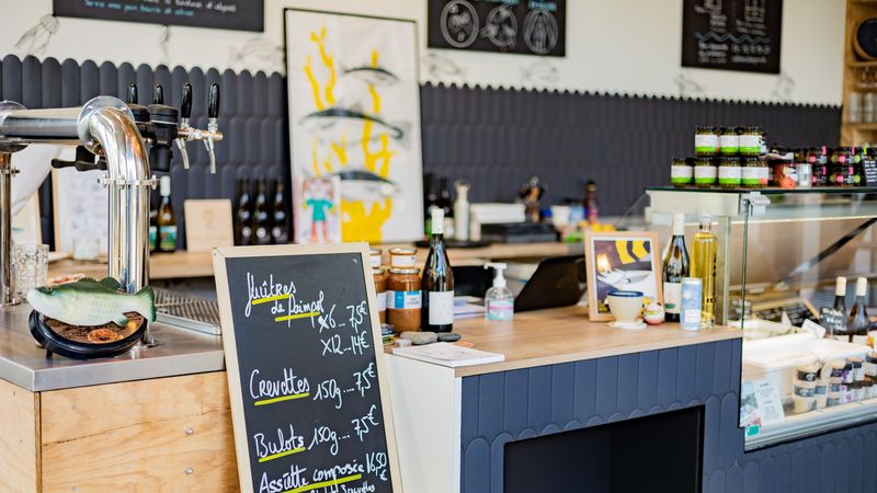 Huîtres et dégustations de vins : la place du commerce sera le QG des gourmands ©Garance Wester Huîtres et dégustations de vins : la place du commerce sera le QG des gourmands ©Garance Wester