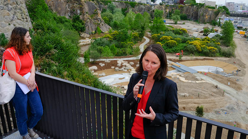 Johanna Rolland, présidente de Nantes Métropole, rappelle l’ambition du jardin extraordinaire : « Donner à vivre la nature en plein cœur de la ville, et devenir un des éléments de ce cœur de la métropole que nous construisons, du Bas-Chantenay à Pirmil-les Isles en passant par l’Île de Nantes. » Johanna Rolland, présidente de Nantes Métropole, rappelle l’ambition du jardin extraordinaire : « Donner à vivre la nature en plein cœur de la ville, et devenir un des éléments de ce cœur de la métropole que nous construisons, du Bas-Chantenay à Pirmil-les Isles en passant par l’Île de Nantes. »