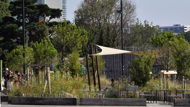 Quai des pins, un petit air balnéaire