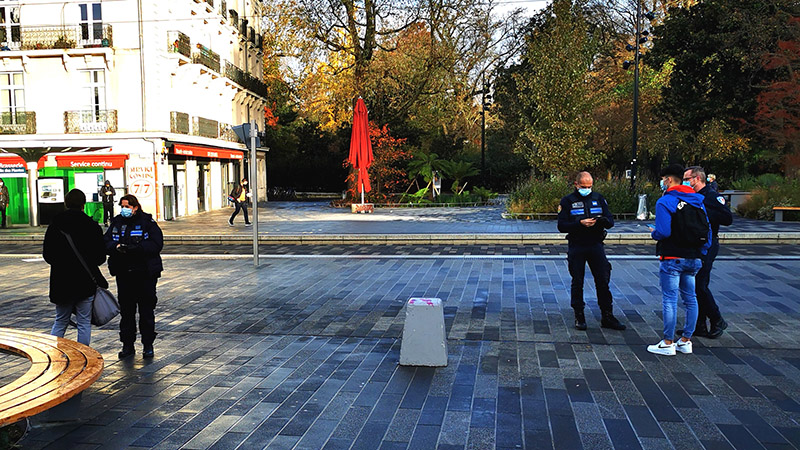 Les missions de la police municipale sont nombreuses. Ici, un contrôle des attestations a lieu devant la gare de Nantes. Les missions de la police municipale sont nombreuses. Ici, un contrôle des attestations a lieu devant la gare de Nantes.