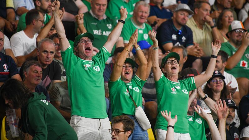 Des supporters irlandais exultent à la Beaujoire. © Patrick Garçon Des supporters irlandais exultent à la Beaujoire. © Patrick Garçon