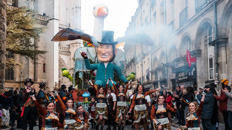 Les chars, personnages incontournables du carnaval de Nantes © Garance Wester.
