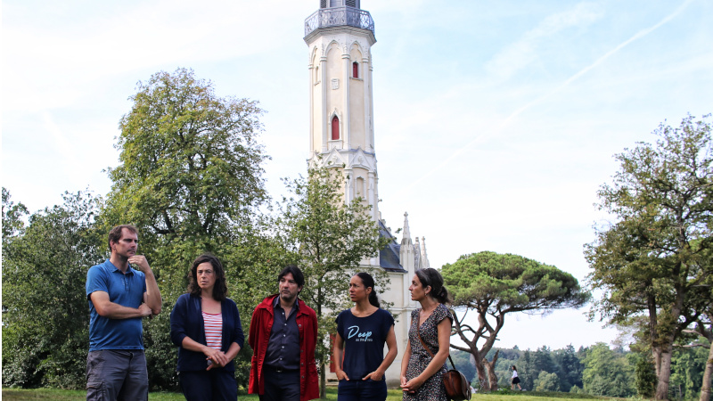 L’équipe du Bar à étoile de l’Erdre, devant la chapelle de la Chantrerie © Romain Boulanger pour Nantes Métropole
