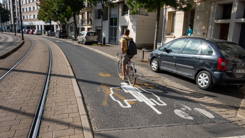 Les pavés bretons du quai de Versailles sont réemployés sur d'autres chantiers.